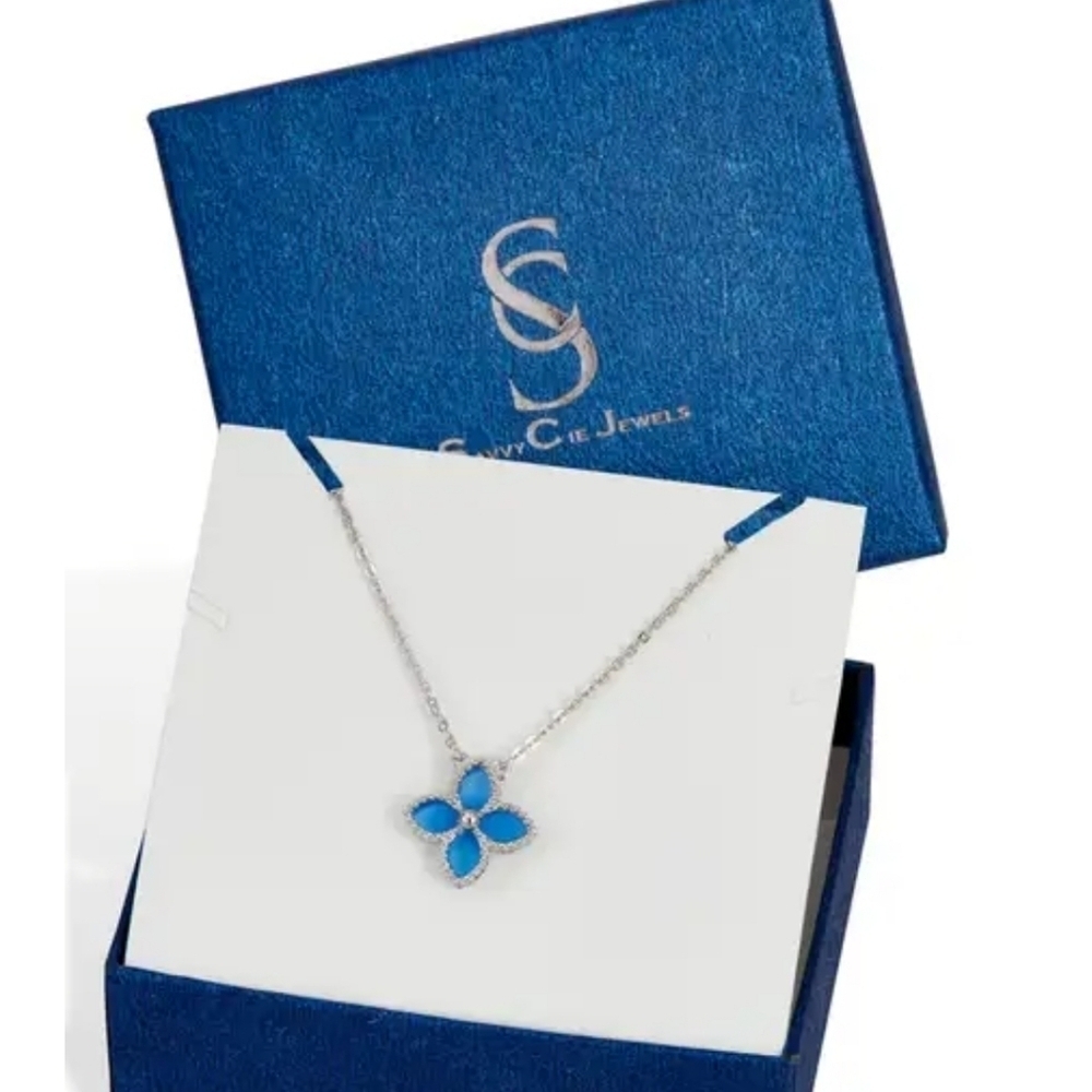 SAVVY CIE JEWELS Blue Agate Flower Pendant Necklace